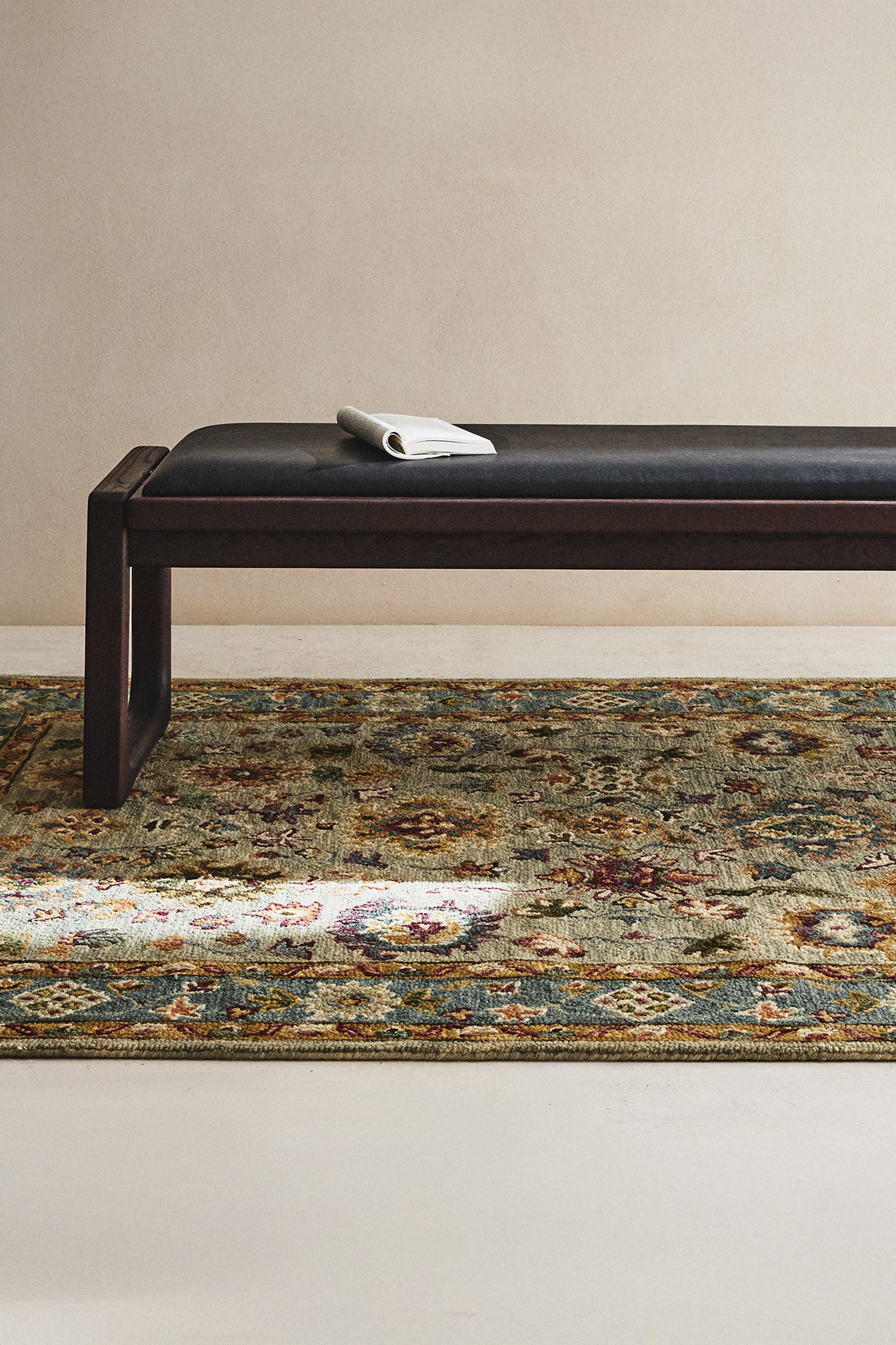SYMMETRICAL FLORAL PRINT WOOL AREA RUG